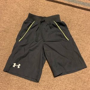 Boys Under Armour shorts size youth xs